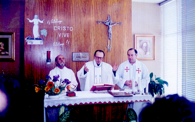 P. Luigi Cellebrando la santa Messa nella Capella delle Suore Angeliche della Comunita di Palencia (Spagna)
